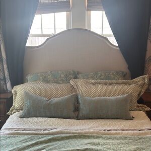 Luxurious Robin’s Egg Blue and Cream Pillow Throw Set